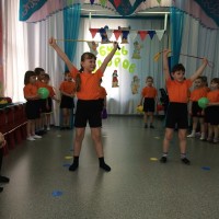 На зарядку по порядку становись скорее в ряд! На зарядку, на зарядку приглашаем всех ребят!_thumb42.JPG